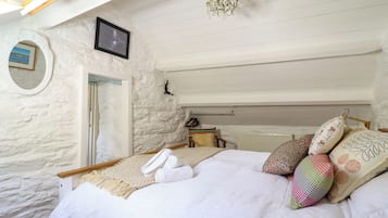 Cottage | 2 bedrooms, individually decorated, individually furnished, free WiFi