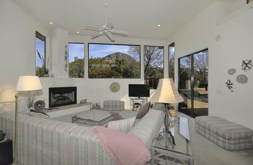 Santa Susana by Casago