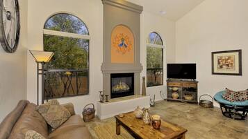 House, 2 Bedrooms | Living room