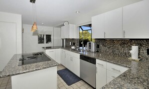 Private kitchen - Serenity Chateau by Casago (Sedona)