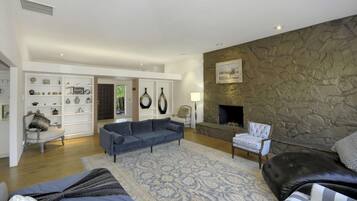 House, 3 Bedrooms | Living room