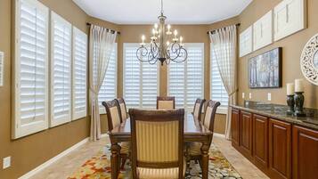 House, 3 Bedrooms | Dining