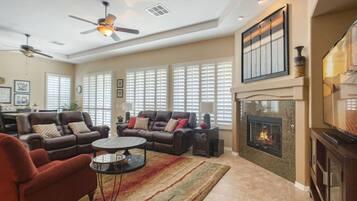 House, 3 Bedrooms | Living room