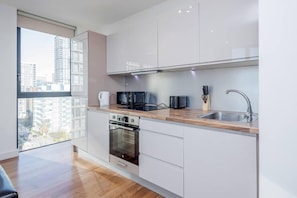 Apartment, Multiple Beds | Private kitchen | Fridge, microwave, oven, stovetop