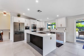 Casa, 4 quartos | Cozinha privada