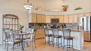 House, 4 Bedrooms | Dining