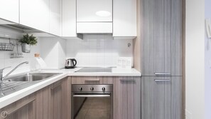 Apartment (1 Bedroom) | Eigene Küche | Mikrowelle, Ofen, Herdplatte, Geschirrspüler