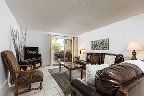 Condo, 2 Bedrooms | Living room