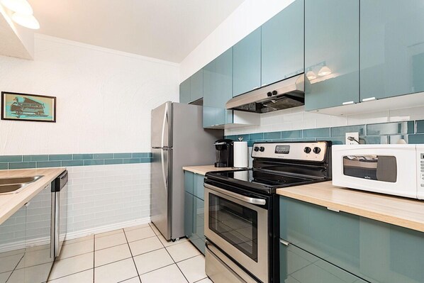 Condo, 2 Bedrooms | Private kitchen