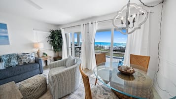 Condo, 1 Bedroom | Living area