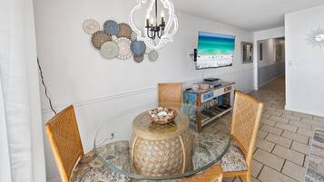 Condo, 1 Bedroom | Dining