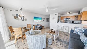 Condo, 1 Bedroom | Living area