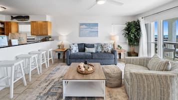 Condo, 1 Bedroom | Living area