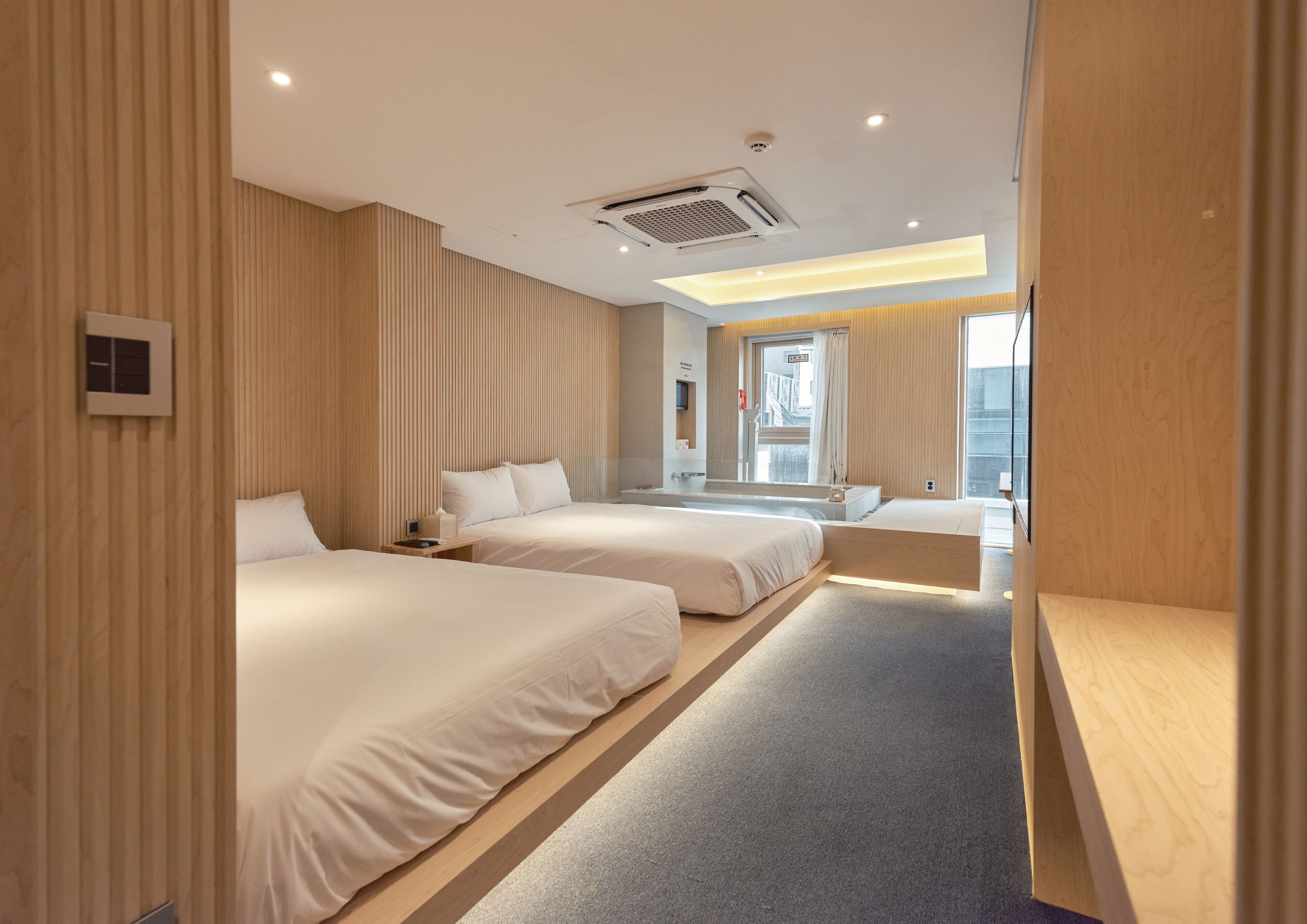 Habitación familiar (Spa Suite) | Cortinas blackout, tabla de planchar con plancha y wifi gratis 