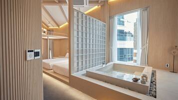 Rideaux occultants, fer et planche à repasser, Wi-Fi gratuit