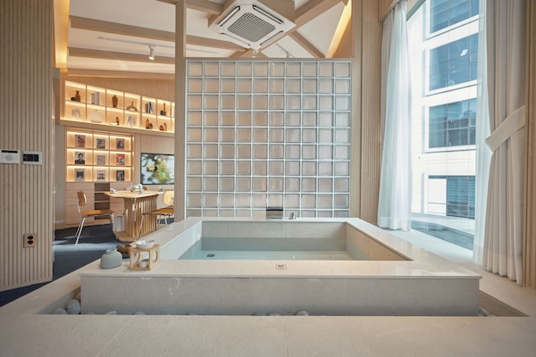 Premium Spa Room - Private floor | Private spa tub