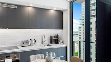 Studio (227-2712) | Private kitchen | Coffee/tea maker, fridge, microwave, oven
