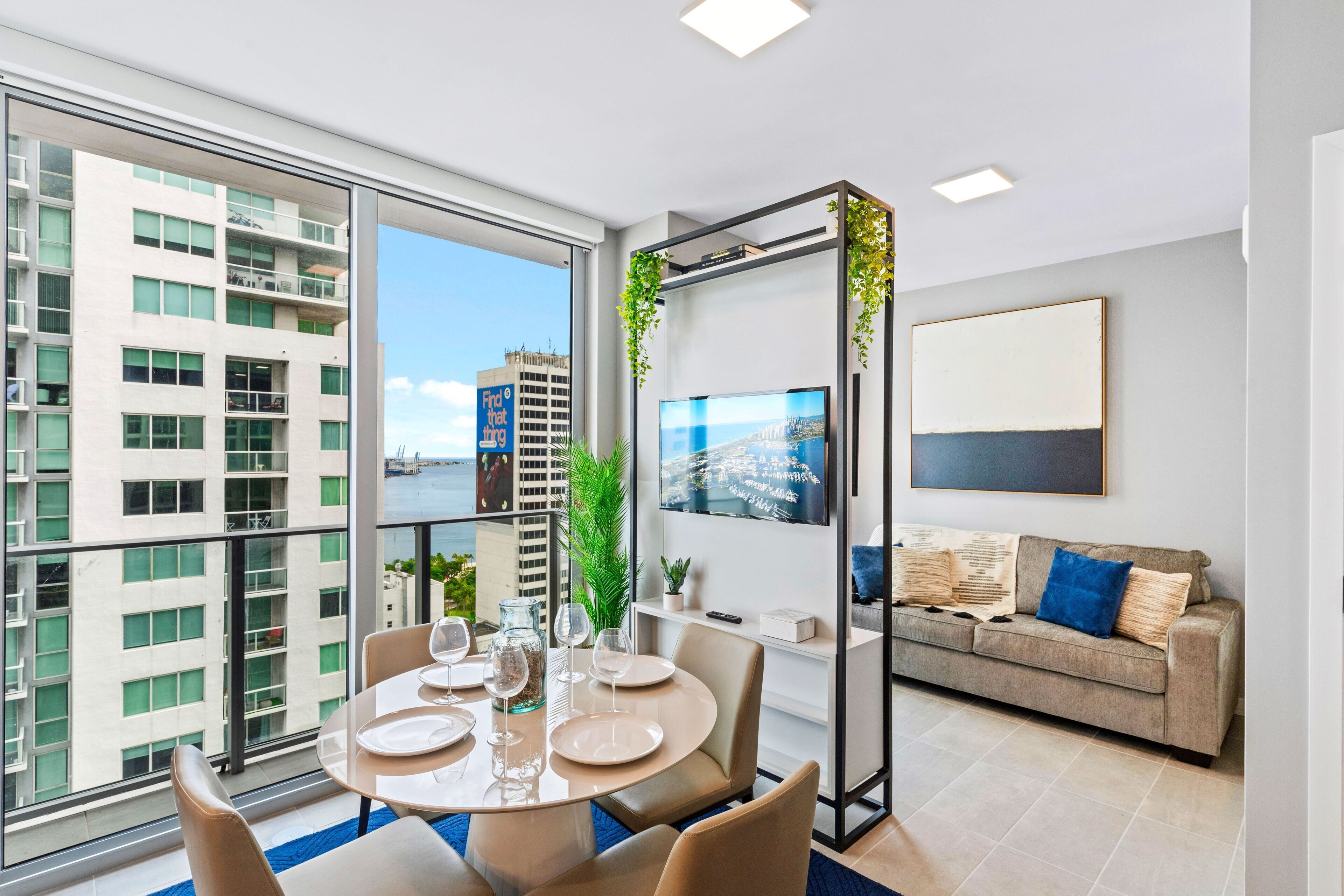 Estúdio (227-2712) | Sala de jantar