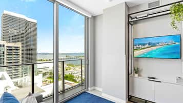Studio (227-3108) | Living area