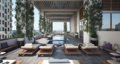 Modern High-Rise Condo with Pool/Gym, in Central DT MIAMI!
