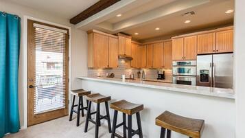 Condo, 2 Bedrooms | Private kitchen