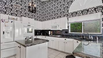 Casa, 3 habitaciones | Cocina privada