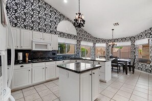 House, 3 Bedrooms | Private kitchen
