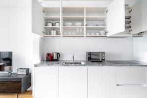 Refrigerador, microondas, horno y parrilla de estufa
