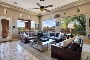 Casa, 6 habitaciones | Sala de estar