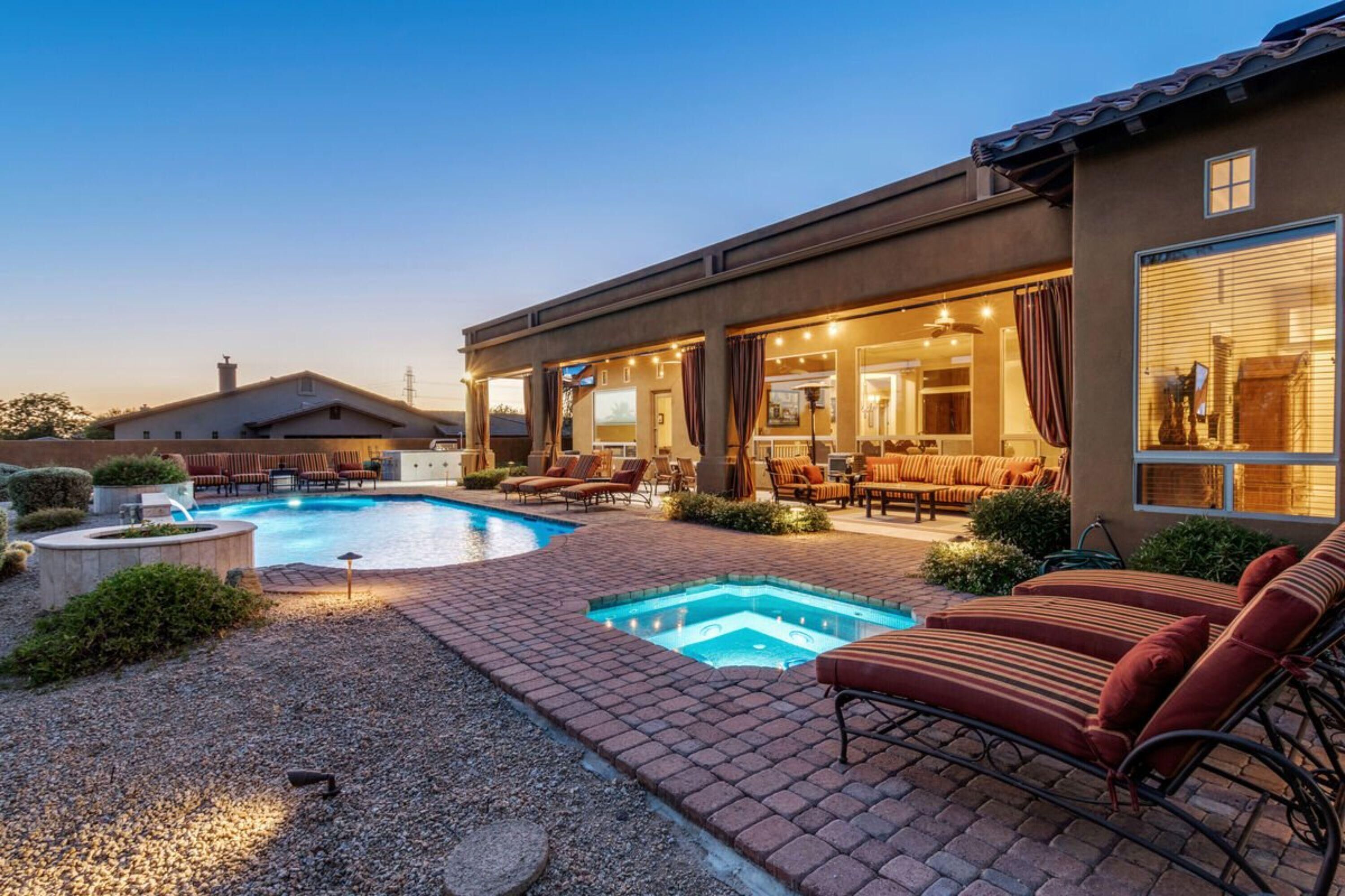 Huis, 6 slaapkamers | Zwembad | Een buitenzwembad