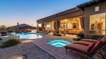 Huis, 6 slaapkamers | Zwembad | Een buitenzwembad