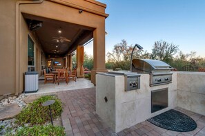 BBQ/picnic Area - Santuario Sanctuary by Casago (Scottsdale)