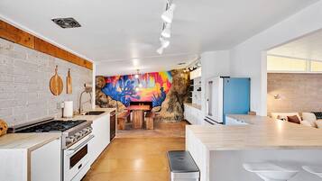 House, 3 Bedrooms | Private kitchen