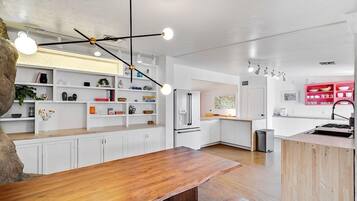 House, 3 Bedrooms | Dining