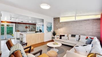 House, 3 Bedrooms | Living room