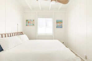 4 habitaciones, tabla de planchar con plancha, cuna de viaje y wifi 