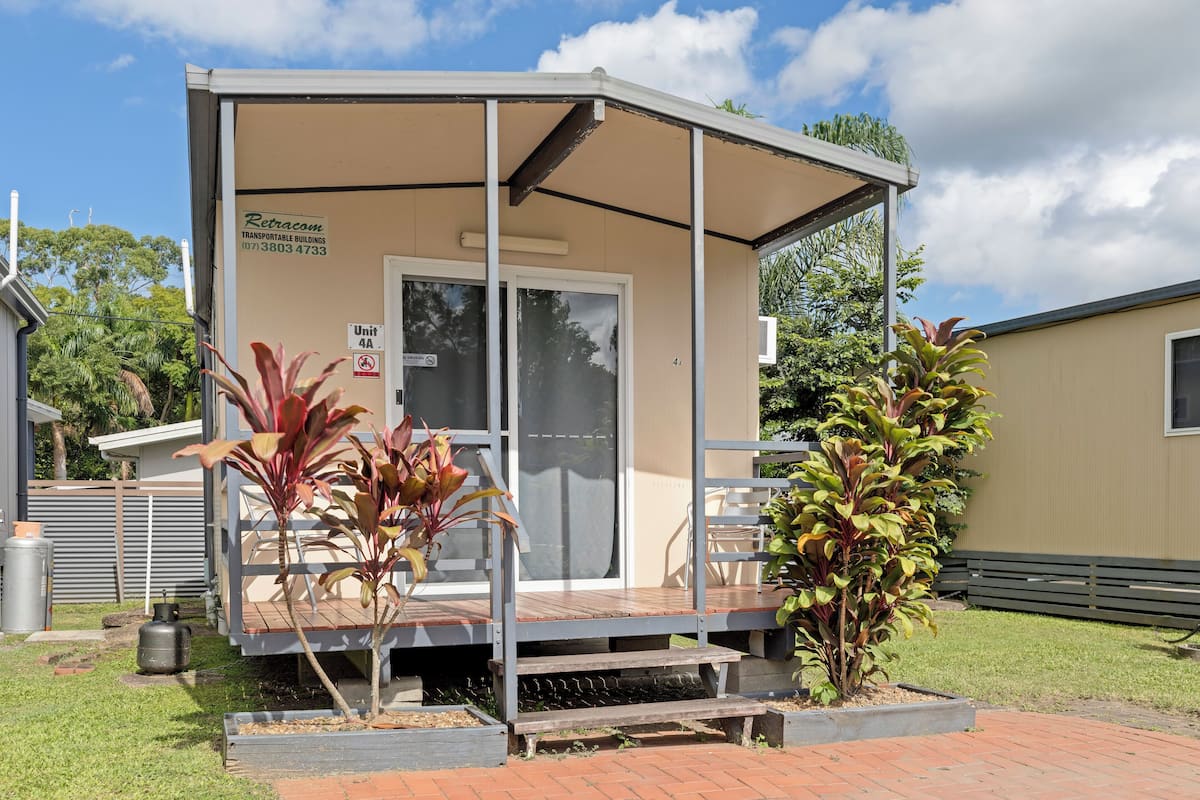 Deluxe-Ferienhütte | 1 Schlafzimmer, Daunenbettdecken, kostenloses WLAN, Bettwäsche