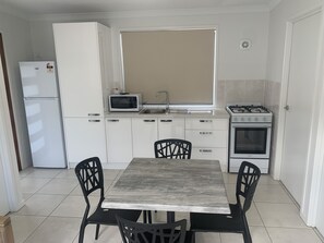 Superior-Villa | Eigene Küche | Mikrowelle, Wasserkocher, Toaster, Esstisch