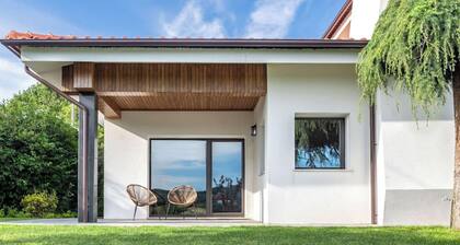 6-bed House - Sleeps 12 - Pool, Bbq, Pool Table