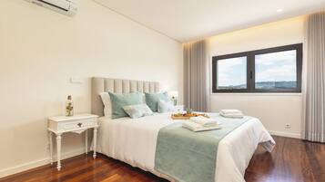 6 bedrooms, iron/ironing board, free WiFi, bed sheets