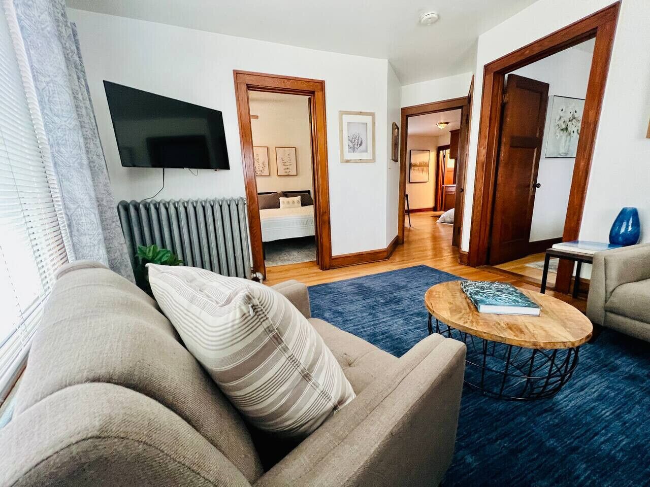 2 bedrooms, desk, iron/ironing board, WiFi