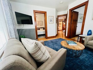 2 bedrooms, desk, iron/ironing board, WiFi