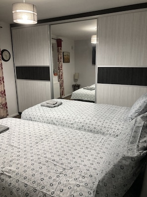 Casa | 2 habitaciones, tabla de planchar con plancha y wifi gratis