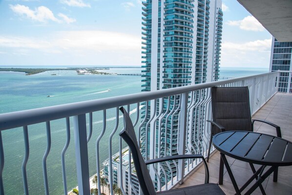 Enjoy breathtaking ocean views from this balcony with a curved railing, perfect for relaxing with a cup of coffee and taking in the sights.
