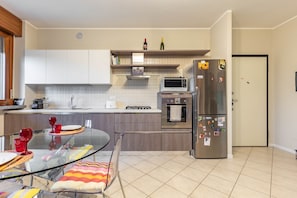 Refrigerador, microondas, horno y lavavajillas