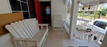 House - Sleeps 4 - Patio - Parking