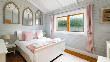 3 bedrooms, bed sheets