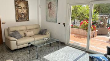 Télévision, cheminée, chaßne hi-fi