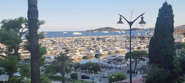 Marina - Near Monaco - Sea View - Sleeps 2 - Pets - Parking (Beaulieu Sur Mer)