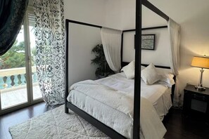 1 bedroom, iron/ironing board, WiFi, bed sheets - Near Monaco - Sea View - Sleeps 2 - Pets - Parking (Beaulieu Sur Mer)